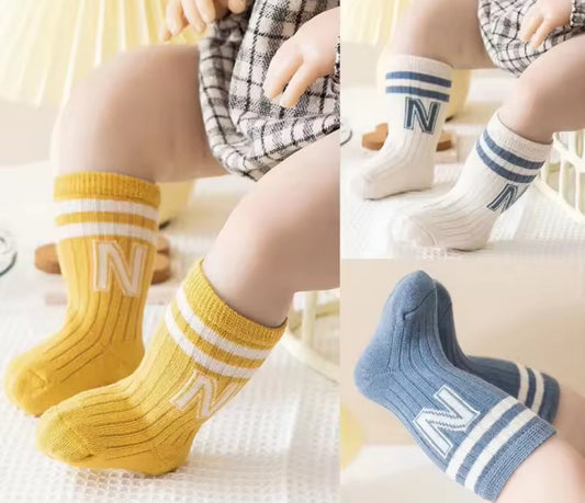 Calceta bebé “N”