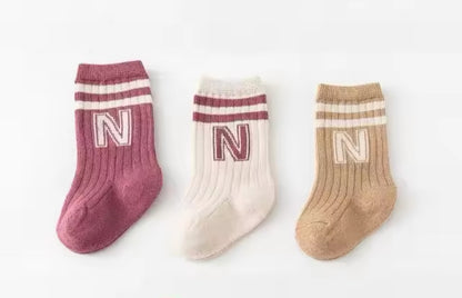 Calceta bebé “N”